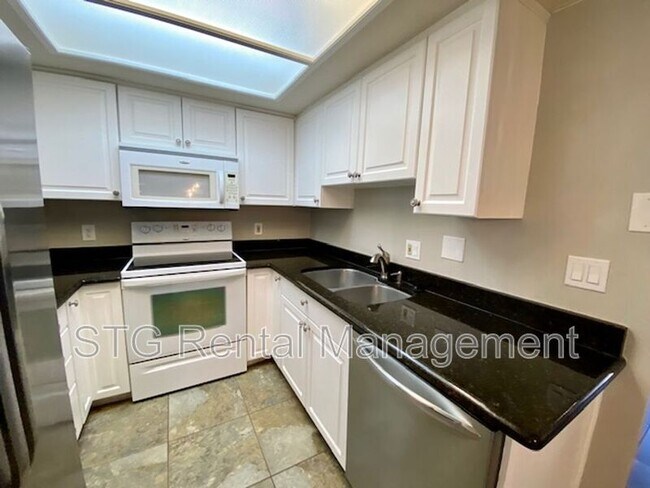 Building Photo - 490 E 700 S