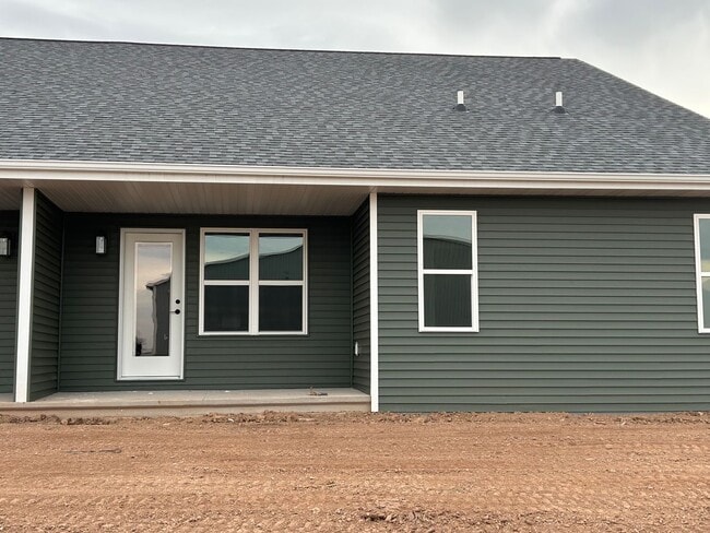 Building Photo - Beautiful New Executive Duplex