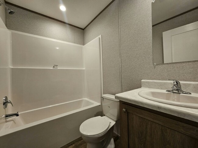 Building Photo - 551 James Ct