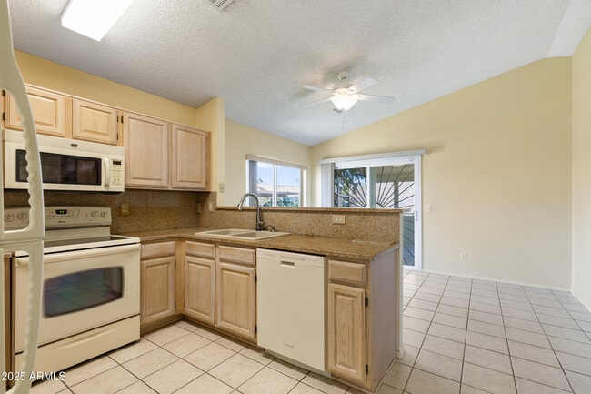 Building Photo - 1120 N Val Vista Dr