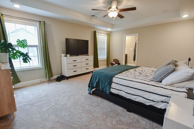 Building Photo - Pet Friendly Three Bedroom!