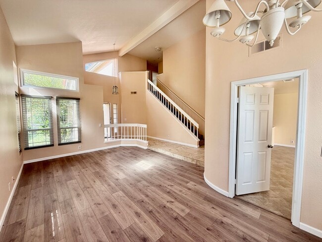 Building Photo - Nice 2 Story Family Home