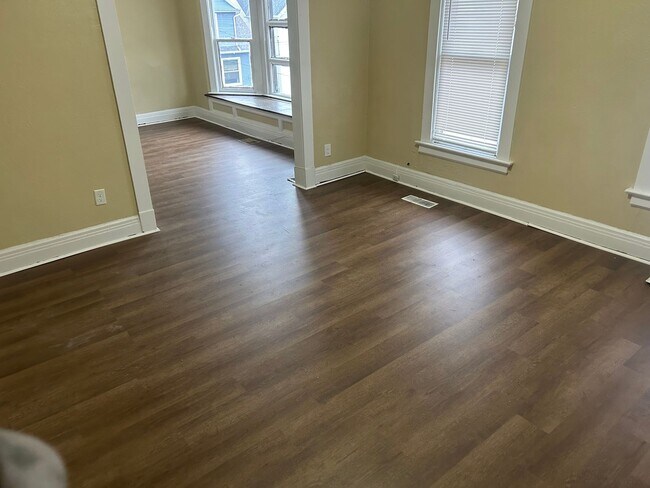 Building Photo - 409 Eastern Ave