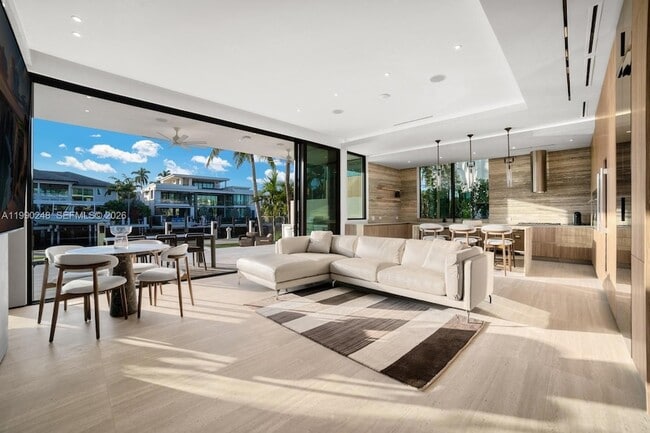 Building Photo - 641 Flamingo Dr