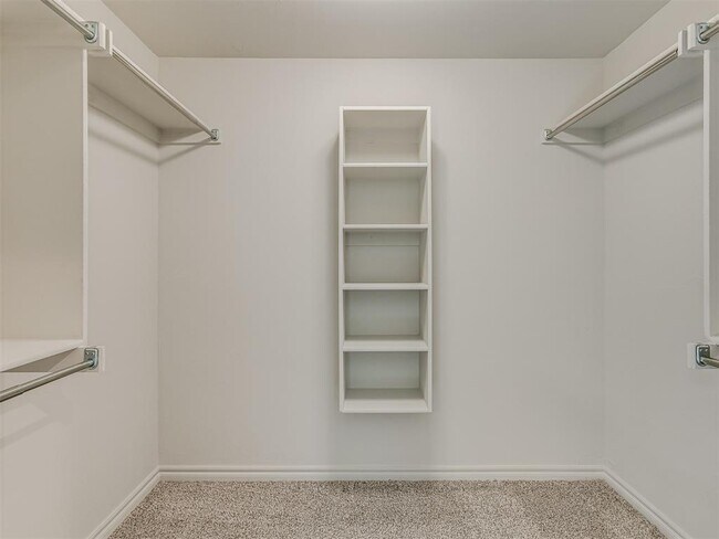 Building Photo - 631 Hackberry Ln