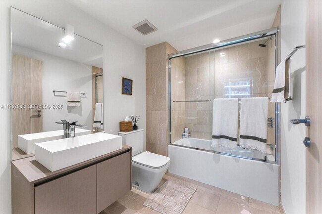 Building Photo - 1000 Brickell Plaza