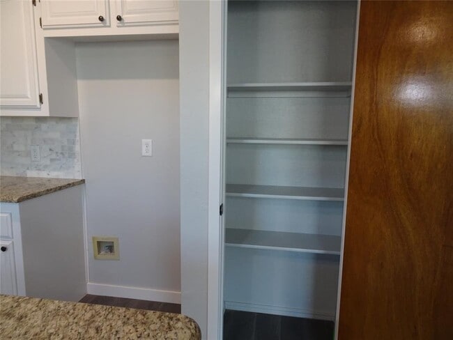 Building Photo - 8412 Pinewood Dr
