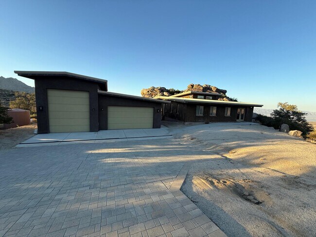 Primary Photo - 60913 Manzanita Rd