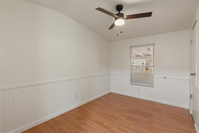 Building Photo - 1611 San Gabriel Ranch Rd