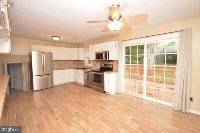 Building Photo - 7017 Lombard Ln