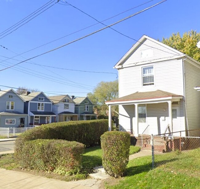 Building Photo - Lovely Two Bedroom House Next to Playground