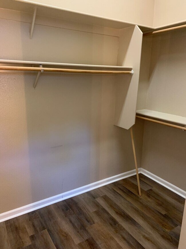 Building Photo - 203 Legacy Ln