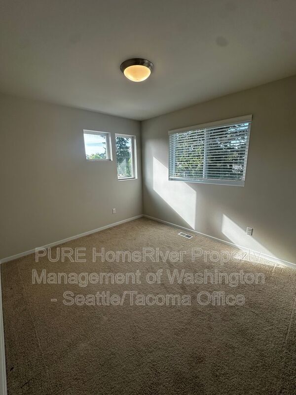 Building Photo - 18201 35th Ave Ct E