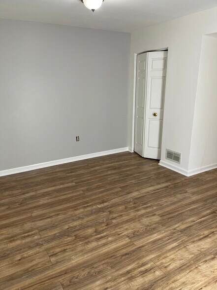 Dining Room - 106 Fawn Rdg N