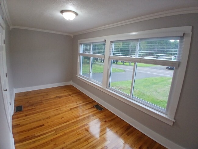 Building Photo - 3702 Armstrong Rd