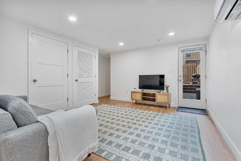 Building Photo - 25 Seaton Pl NE