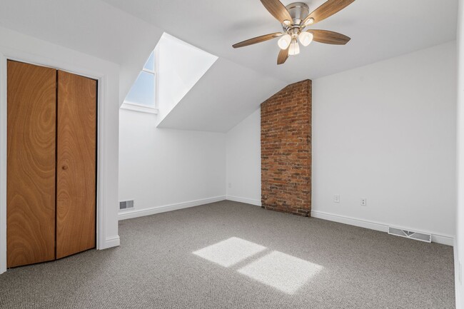 Building Photo - 2304 1/2 E Carson Street