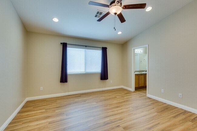 Building Photo - Single story 3 bedroom home in a lovely NW...