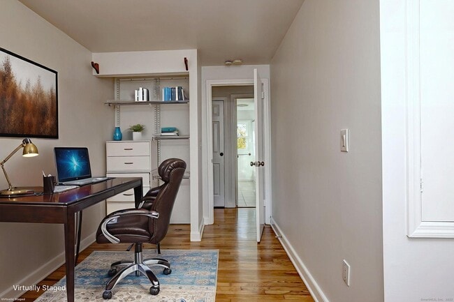 Building Photo - 245 Sunnyridge Ave