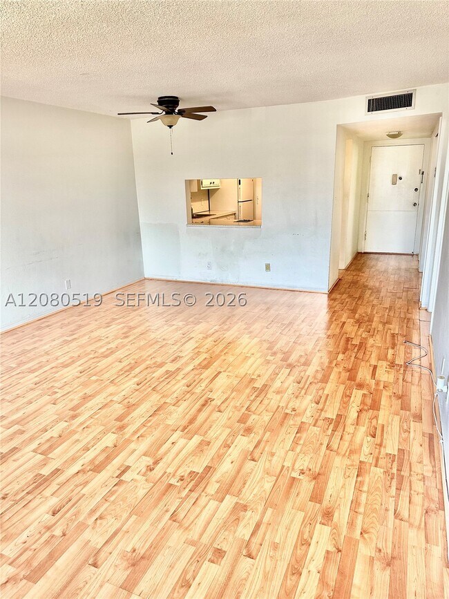 Building Photo - 1400 NE 169th St