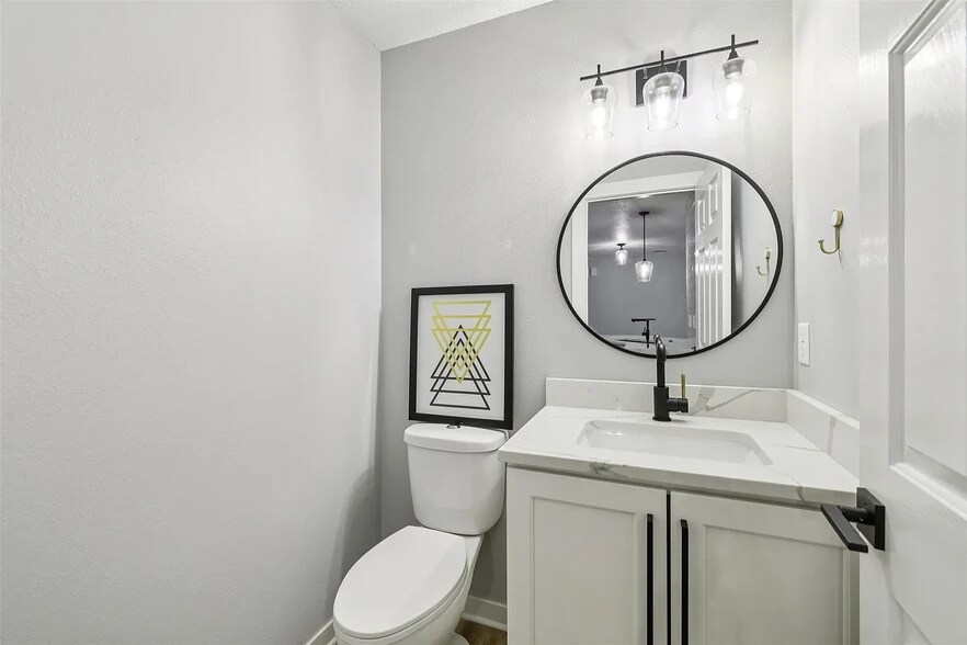 Building Photo - 811 Burr Oaks Dr