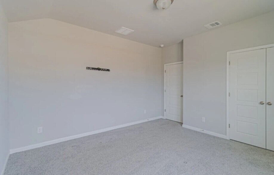 Building Photo - 2511 Seabream Dr