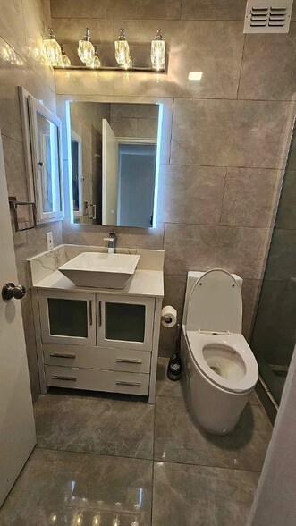 Building Photo - 1419 N Elderberry Ave