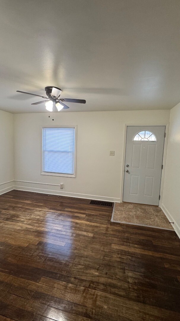 Building Photo - 2162 Vermont St