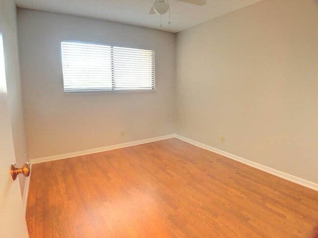 Building Photo - 7076 Huntington Ln