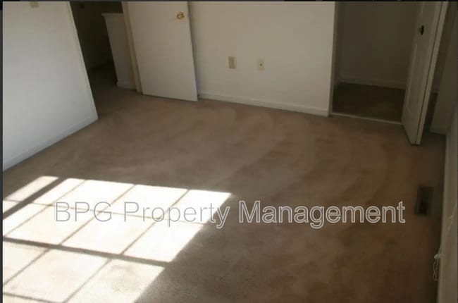 Building Photo - 605 Hamlet Ave