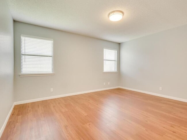 Building Photo - 208 Tamara Dr