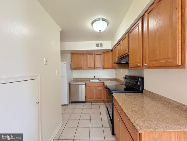 Building Photo - 6802 Perry Penney Dr