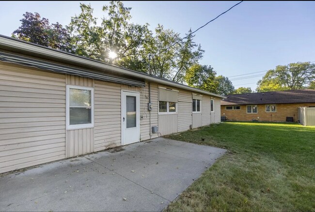 Building Photo - Beautiful 3-Bed 1.5-Bath House in Waterloo