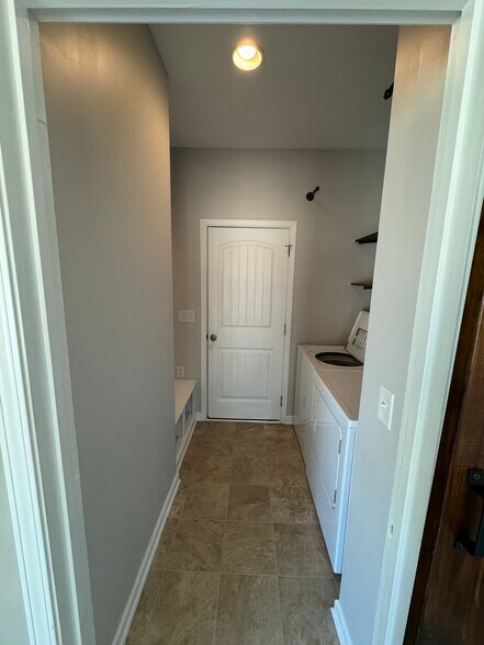 Building Photo - 440 Colony Lakes Dr