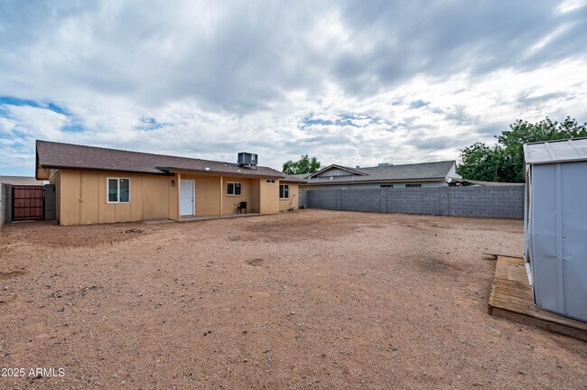Building Photo - 2946 W Villa Maria Dr