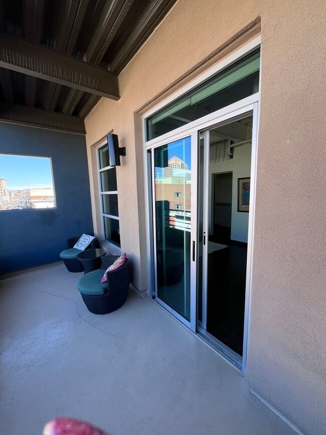 Building Photo - WOWZER Beautiful 1 bedroom Condo