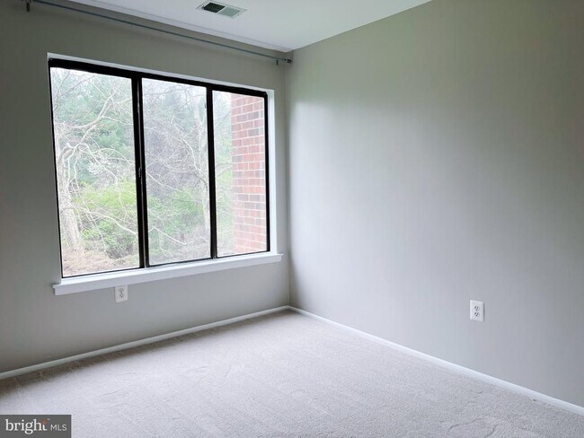 Building Photo - 8141 Needwood Rd