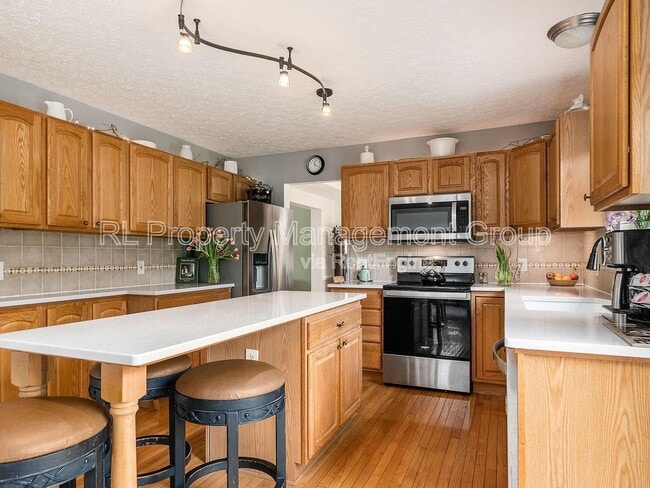 Building Photo - 5551 Ainsley Dr