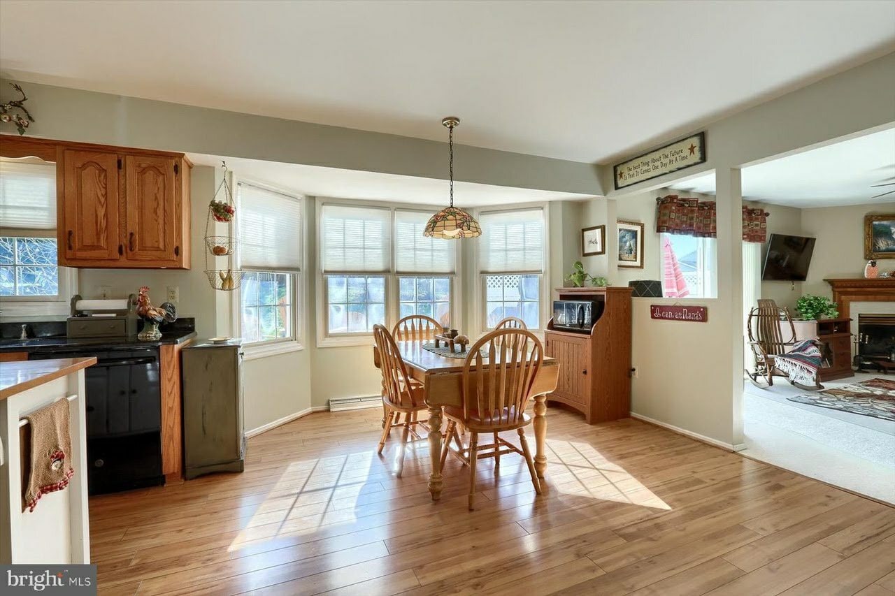 Building Photo - 19 Sycamore Dr