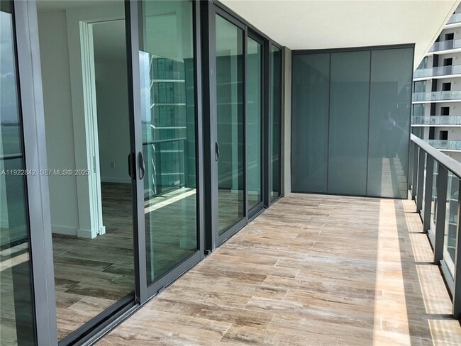 Building Photo - 650 NE 32nd St