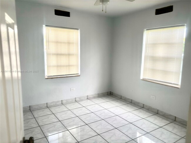 Building Photo - 15324 Lincoln Dr