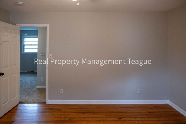 Building Photo - 1 S Main St