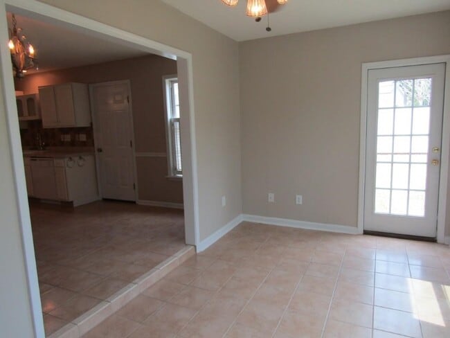 Building Photo - 2208 Seaford Dr