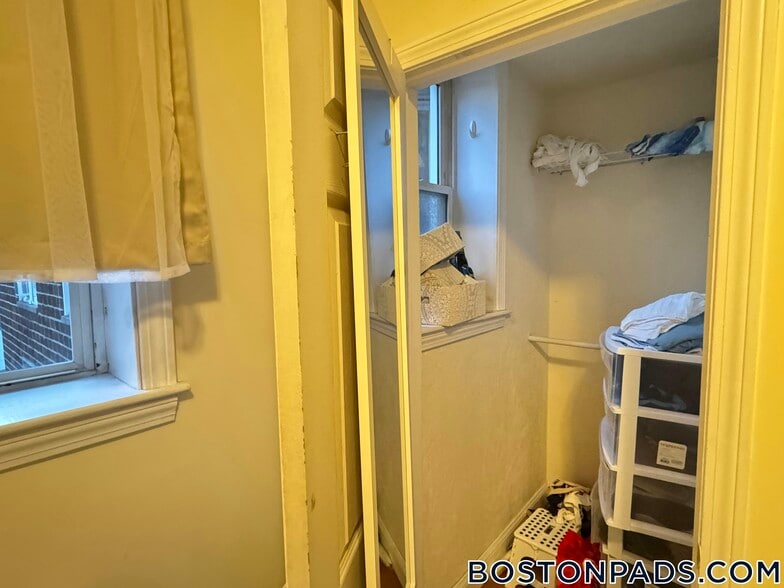 Building Photo - 62 Egmont St