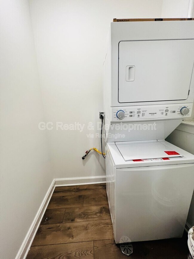 Building Photo - 6401 S Eberhart Ave