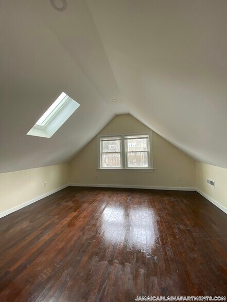 Building Photo - 18 Haverford St