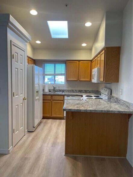 Building Photo - 3320 Tomahawk Dr