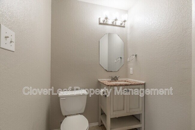 Building Photo - 2424 Dimmitt Dr