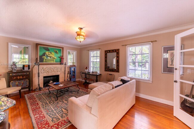 Building Photo - 423 Alcazar Ave
