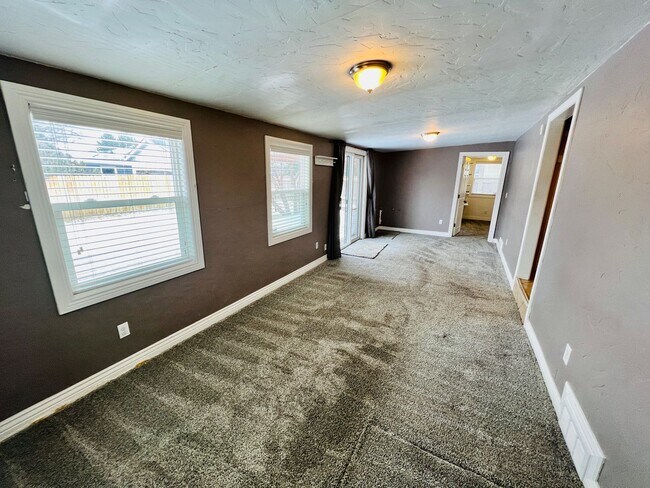 Building Photo - UNIVERSITY HILLS, CHARMING RANCH HOME, UPDATES THROUGHOUT, 3 BED, LARGE YARD, DECK AND PERGOLA .